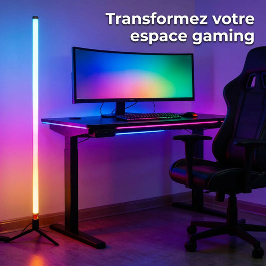 Lampadaire LED RGB sur trépied à côté d’un bureau gaming, avec un dégradé bleu, rose et orangé
