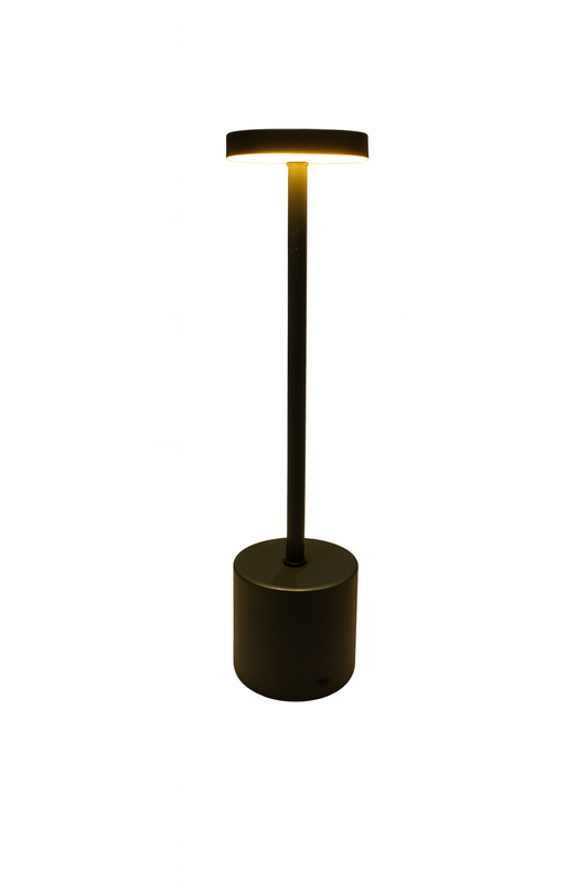 Lampe de table LED noire allumée, à tête ronde et socle cylindrique, sur fond blanc.
