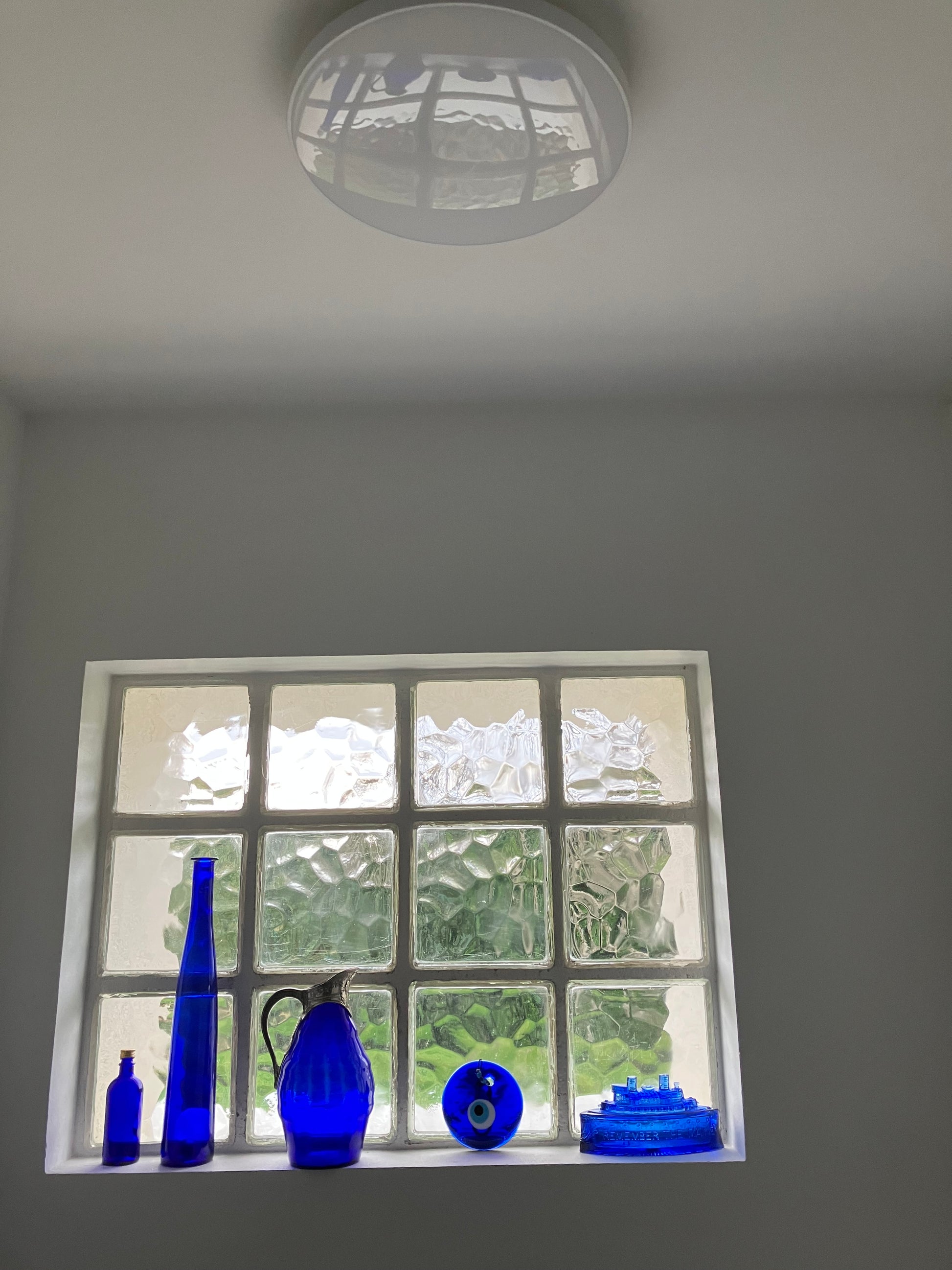  "Plafonnier LED intelligent blanc - Design circulaire moderne pour salon et chambre"